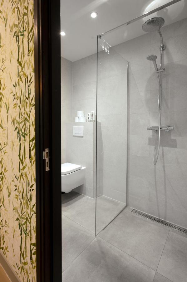 Holiday home Zen-bungalow No 1 Met Sauna En Hottub Rheezerveen